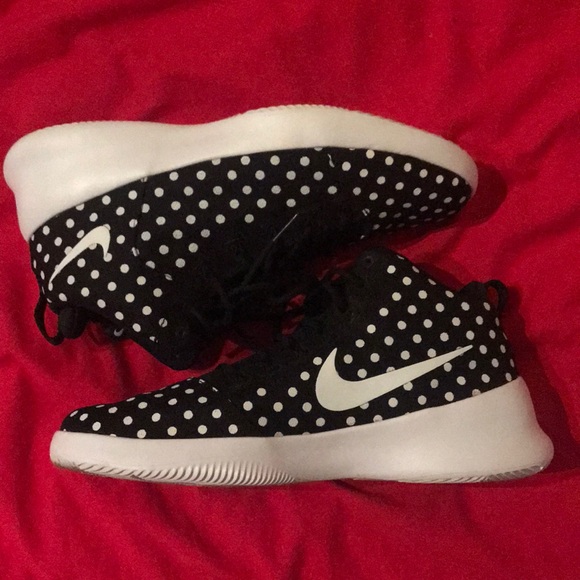 Nike’s - Picture 2 of 5